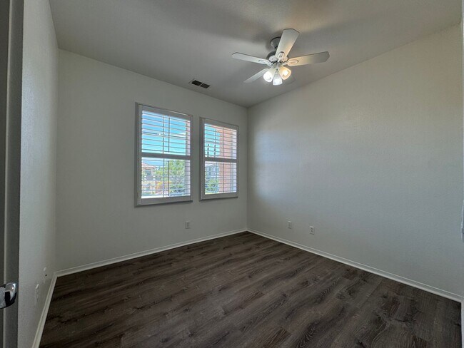 Building Photo - 5 Bedroom Canyon Hills home