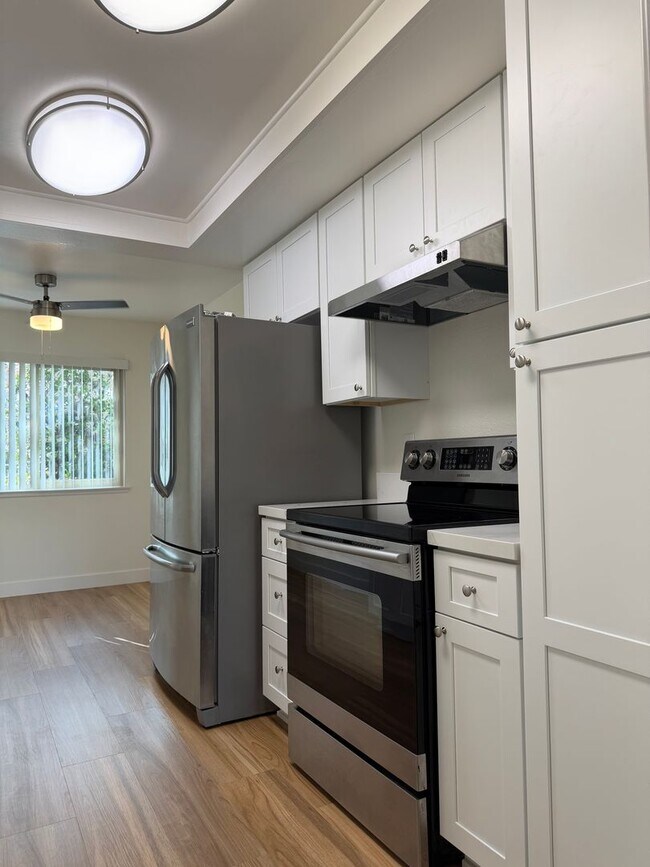 Building Photo - Classic 3Br/2Ba Bottom Level Condo in Campana Villas W/ Golf Course View