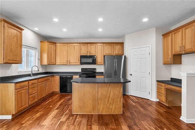 Building Photo - 704 Park Plaza E