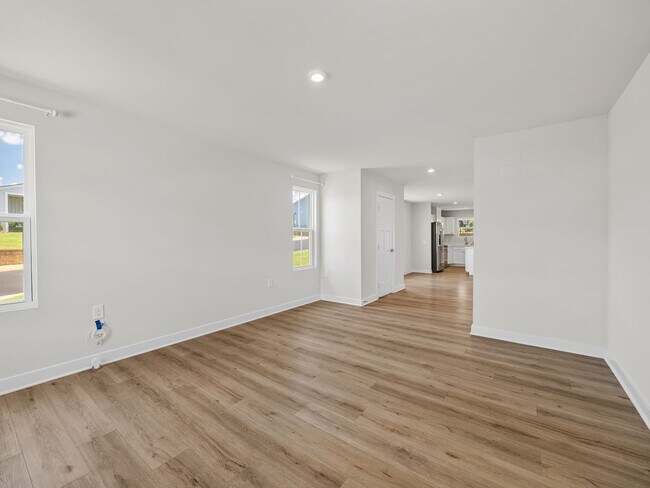 Building Photo - Move In Special - Greenville Dream Townhome: Modern 3 BR, 2.5 BA Steps from the Swamp Rabbit Trai...