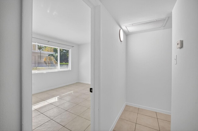 Building Photo - 1821 Middle River Dr