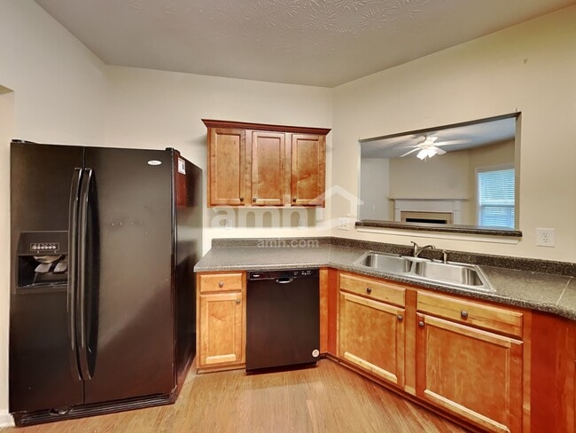 Building Photo - 913 Tamarisk Pl