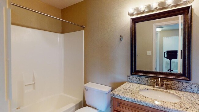 Building Photo - 904 University Oaks Blvd