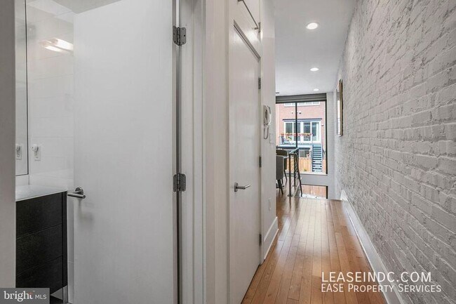Building Photo - 442 M St NW