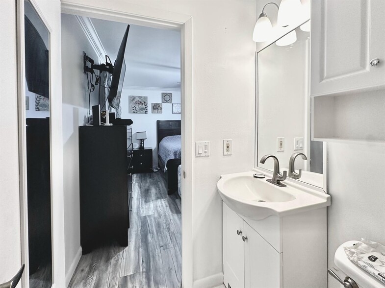 Building Photo - 13619 57th Pl N