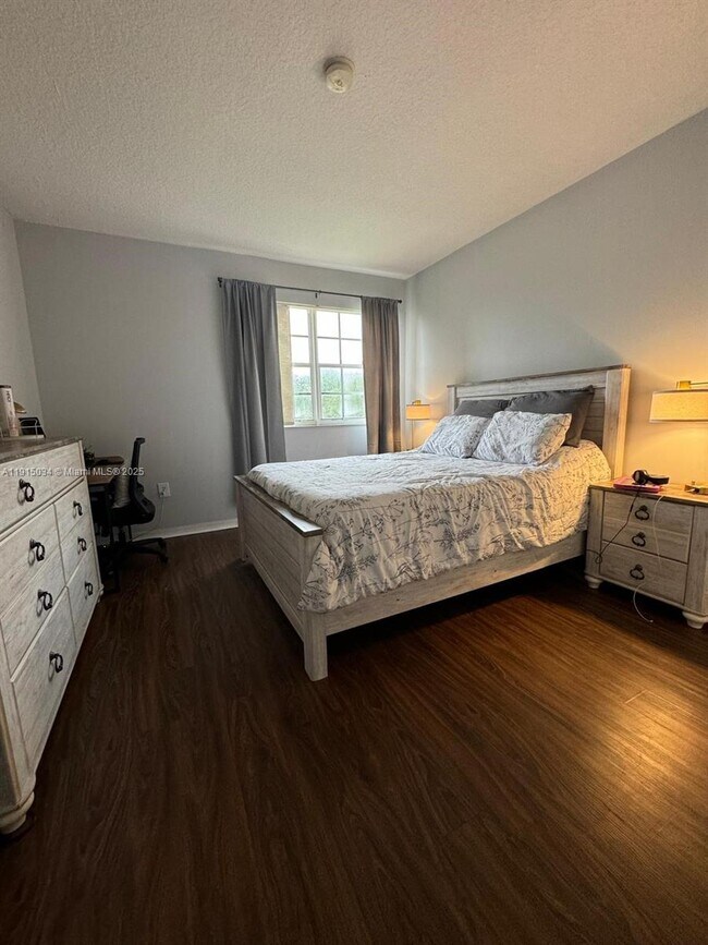 Building Photo - 151 SW 117th Ave