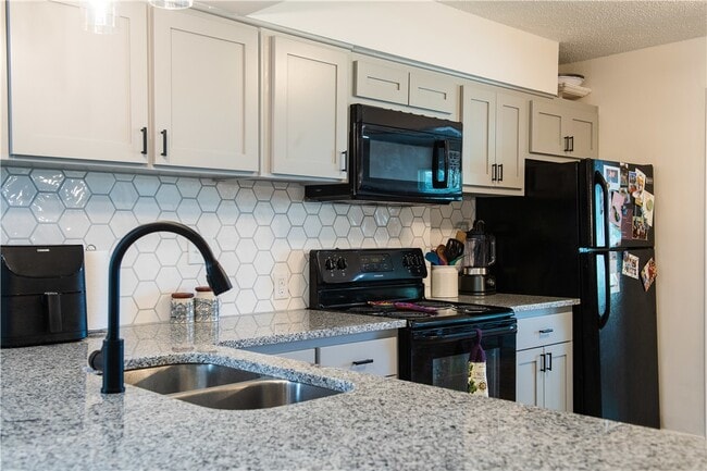 Building Photo - 1861 W Deane St