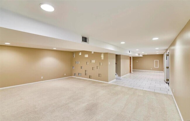 Building Photo - 1120 Terrace Dr