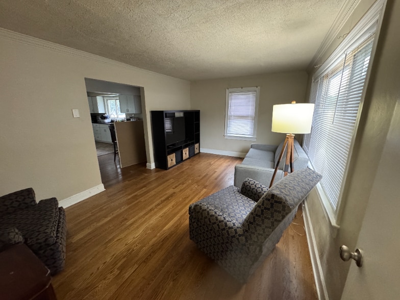 Building Photo - 5215 Huntington Ave