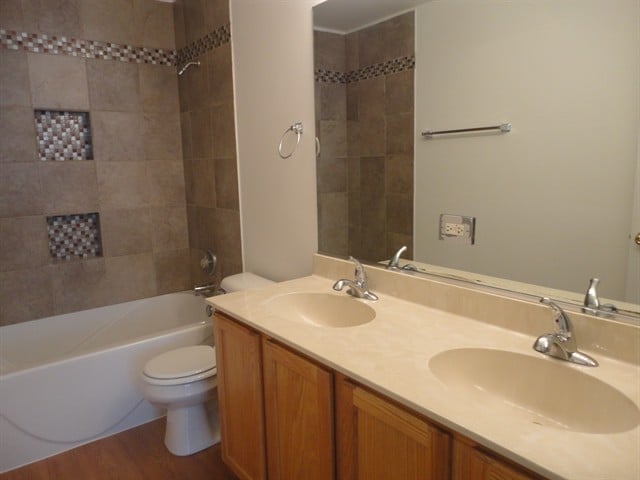 Building Photo - 1906 Landings Ct