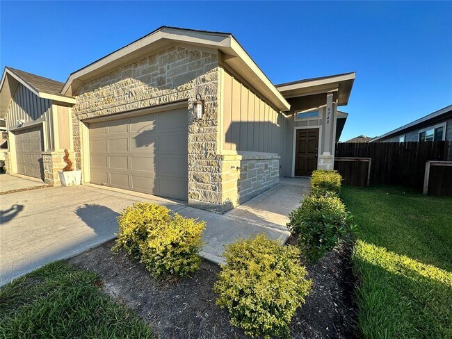 Primary Photo - 9732 Grosbeak Ln