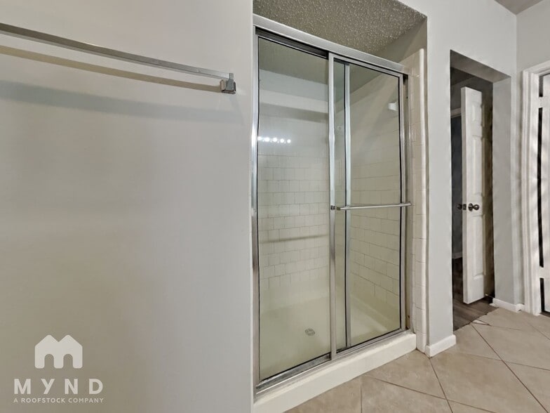 Building Photo - 18163 Holly Green Dr