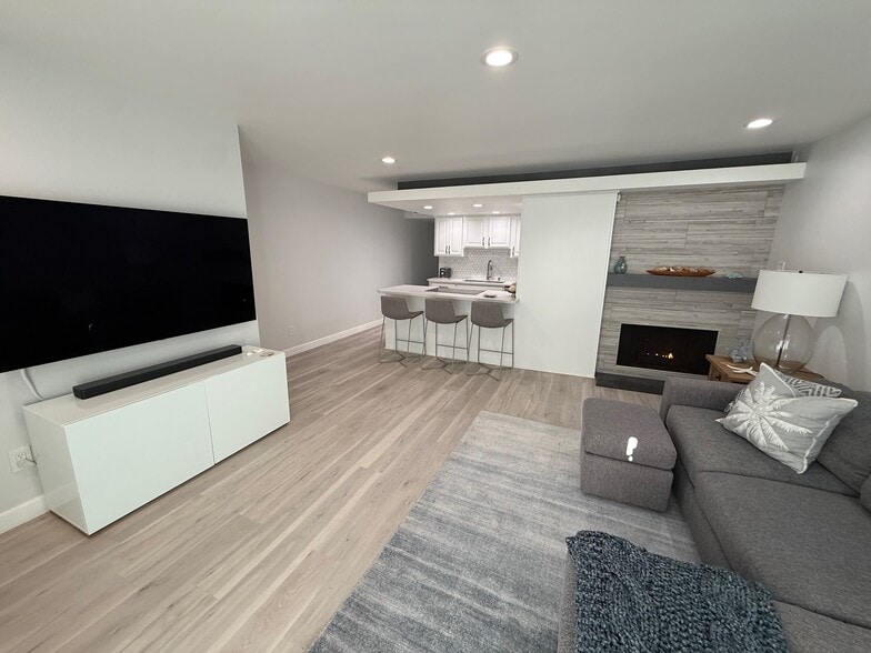 spacious - 72 The Strand