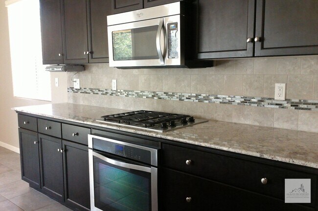 Building Photo - Spacious 4 Bedroom 3 Bath Home in Harlan R...
