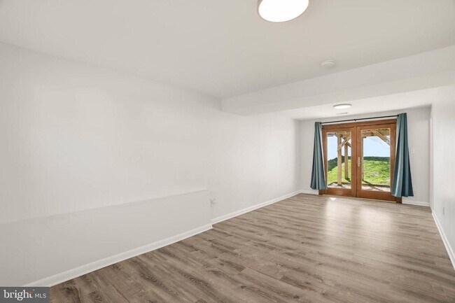 Building Photo - 7897 Pavilion Dr