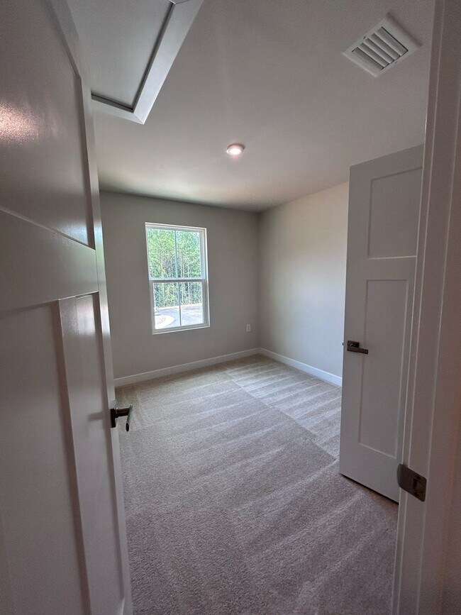 Building Photo - Austin Woods New Townhouse, North Chesterf...