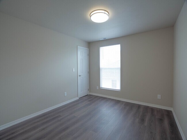 Building Photo - 1314 W Mallon Ave