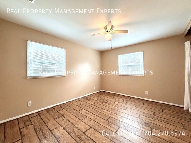 Building Photo - 4008 Irvington Dr
