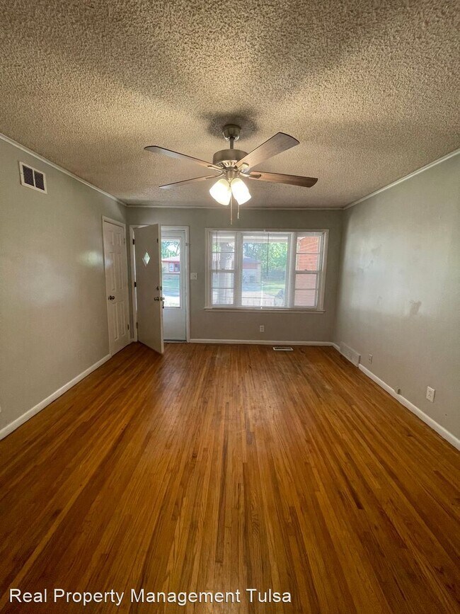 Building Photo - 3 br, 2 bath House - 10953 E 3rd St