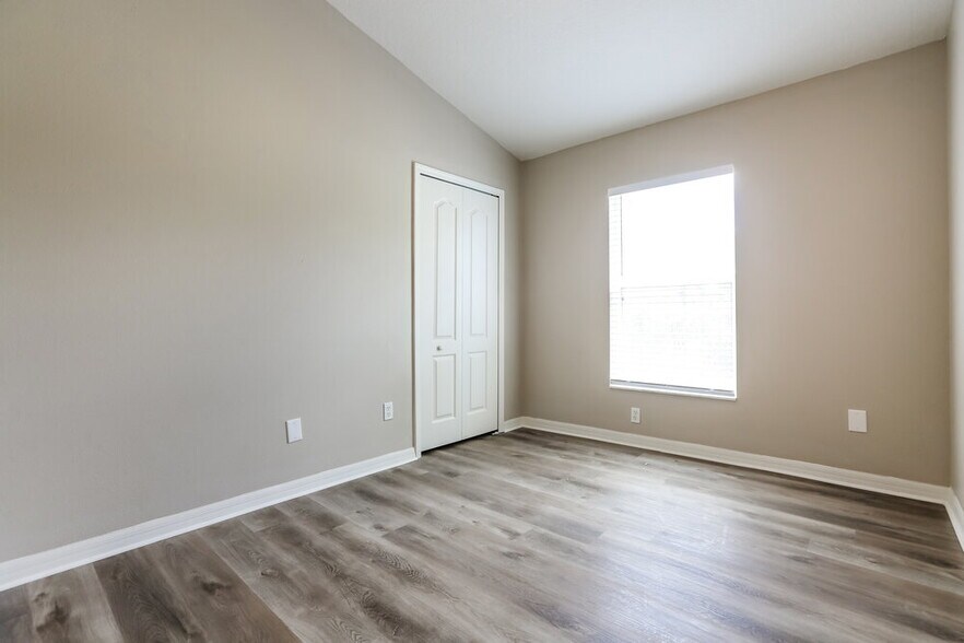 Building Photo - 7875 Bristol Park Dr