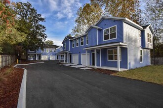 Building Photo - Luxury 3BR/3.5BA Townhome with Garage – Built in 2018