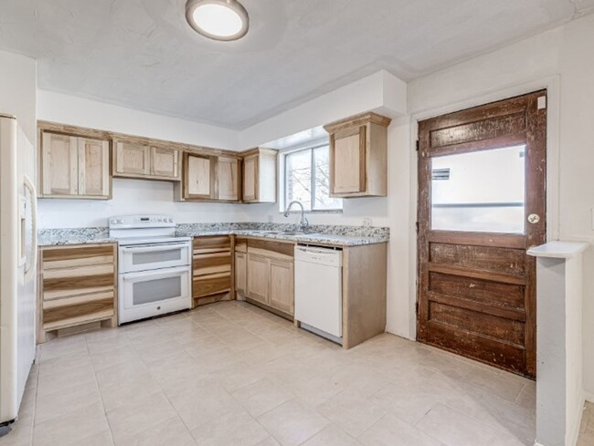 Building Photo - Updated in NE OKC for rent! Minutes to Bro...
