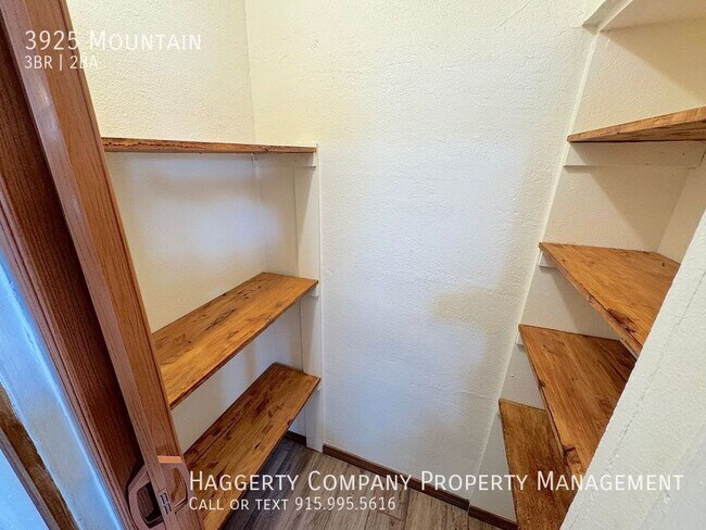 Building Photo - 3925 Mountain-