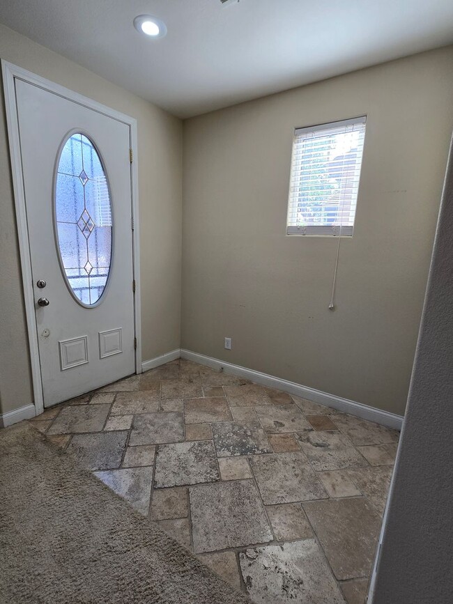 Building Photo - COMING SOON! Charming 3 bedroom with a loft!