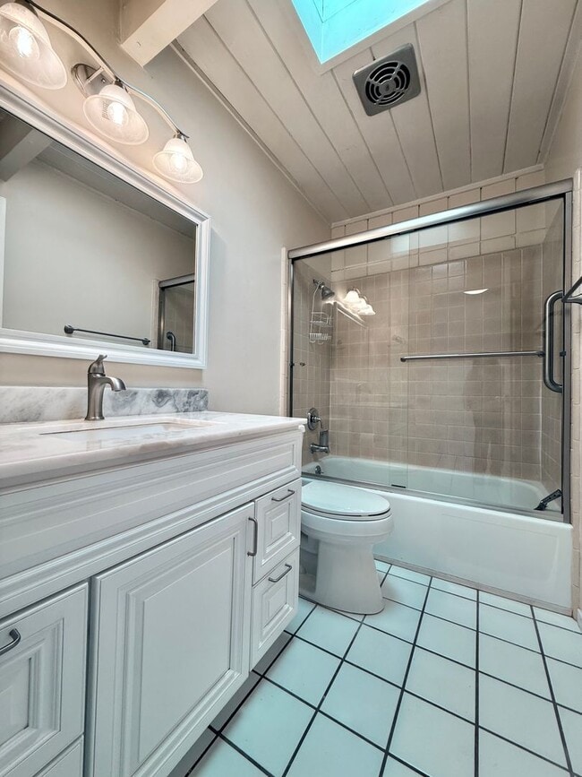 Building Photo - 2 Bedroom, 1 Bath Eichler -Townhouse, Sant...
