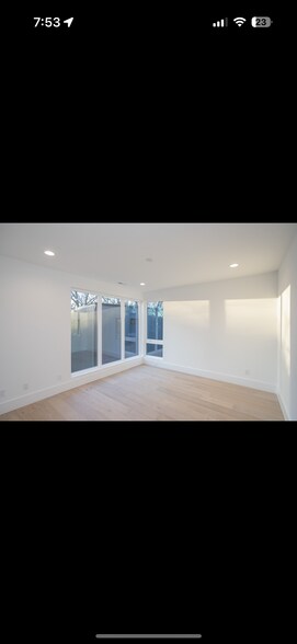 Building Photo - 113 McCall St