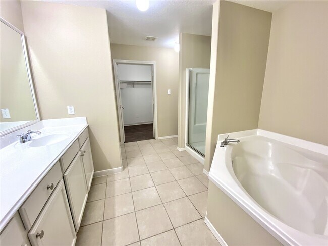 Building Photo - 28922 San Bernard River Loop