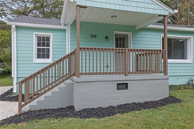 Building Photo - 808 S Park Dr