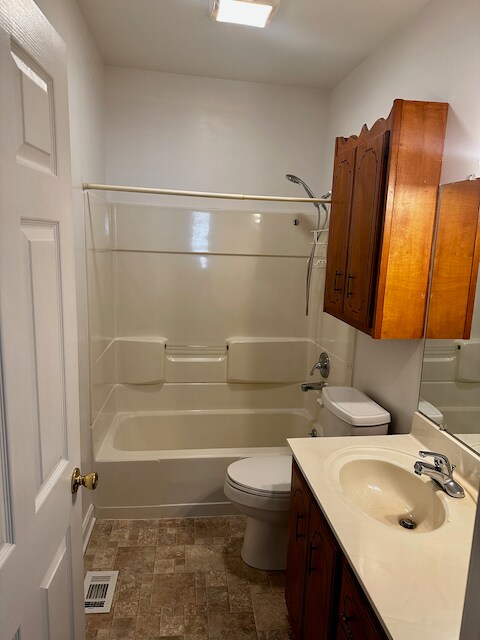1 Full Bathroom - 502 E Tombigbee St