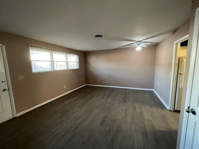 Building Photo - 89 E Hocking St