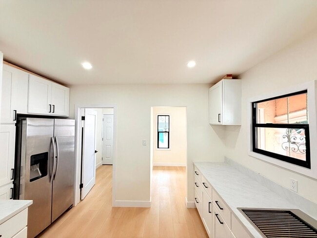 Building Photo - 6130 Whitsett Ave