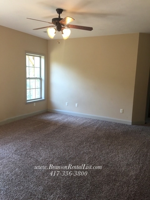 Building Photo - Fresh New Look - 4BR 21/2 Bath