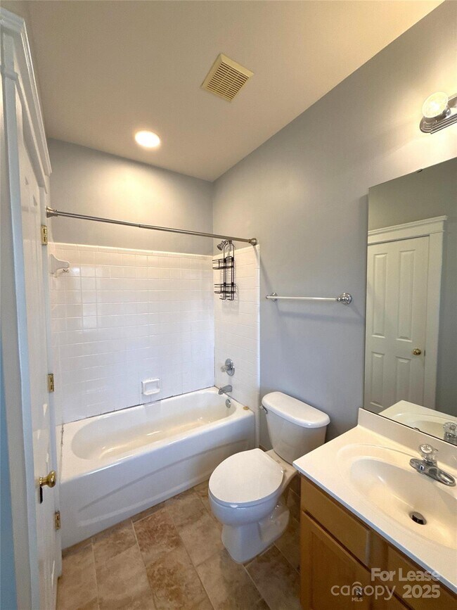 Building Photo - 3003 Colonel Springs Way