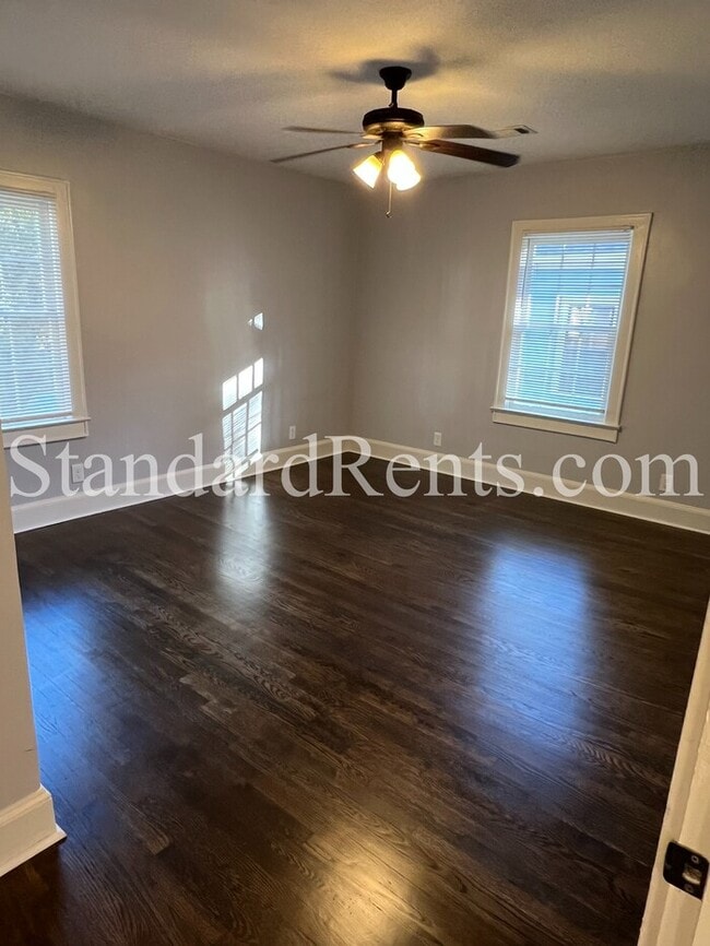 Building Photo - Adorable updated bungalow on a large lot in the heart of Grant Park!