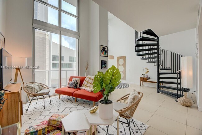 Building Photo - 300 S Biscayne Blvd