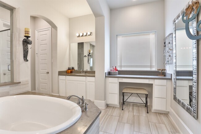 Building Photo - 33580 Green Prairie Dr