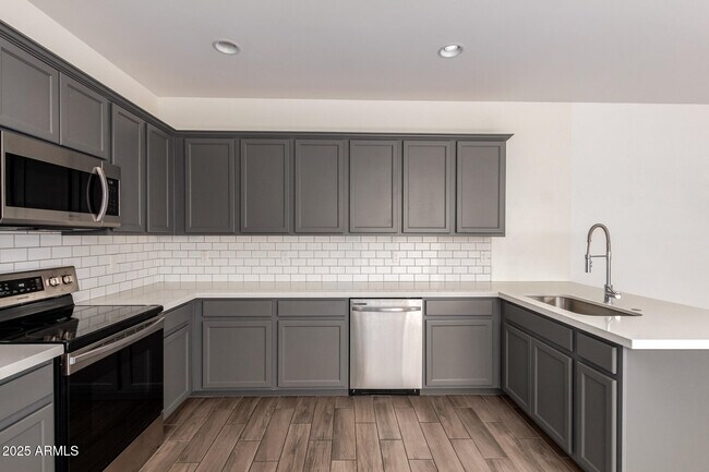 Building Photo - 5524 S Dillon Cir