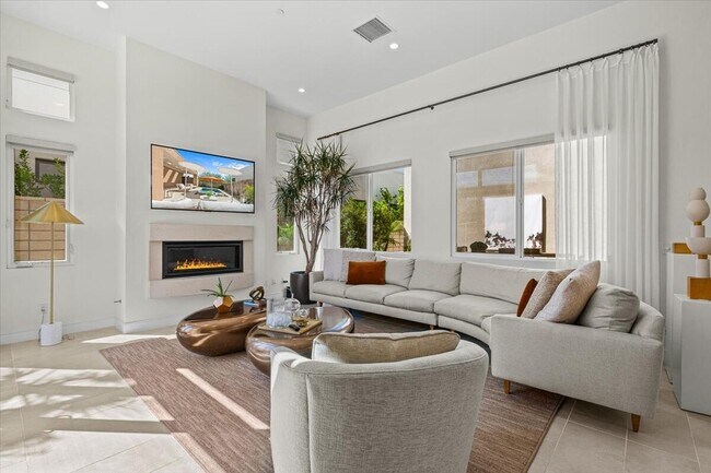 Building Photo - 446 Fountain Dr