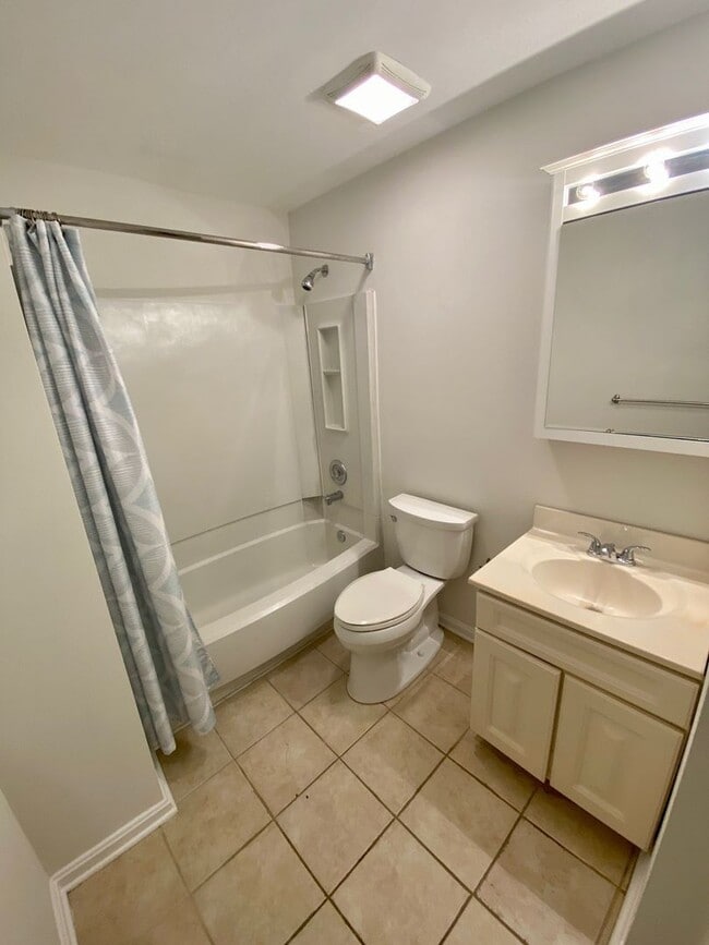 Building Photo - Broadneck Schools! 2 Bedroom Townhouse Sty...