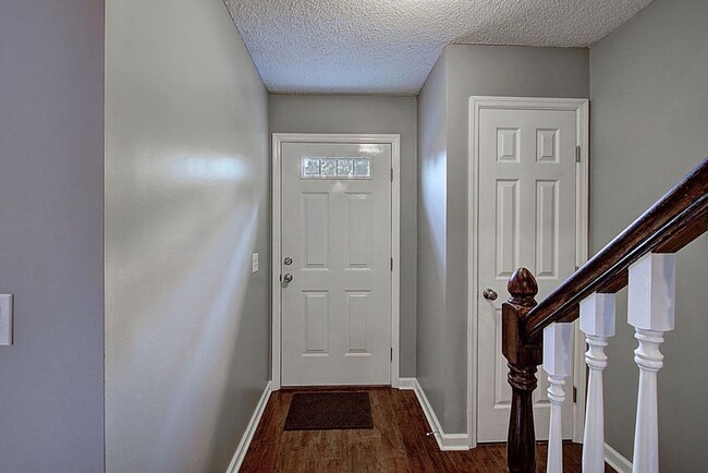Building Photo - 200 Arrowhead Dr