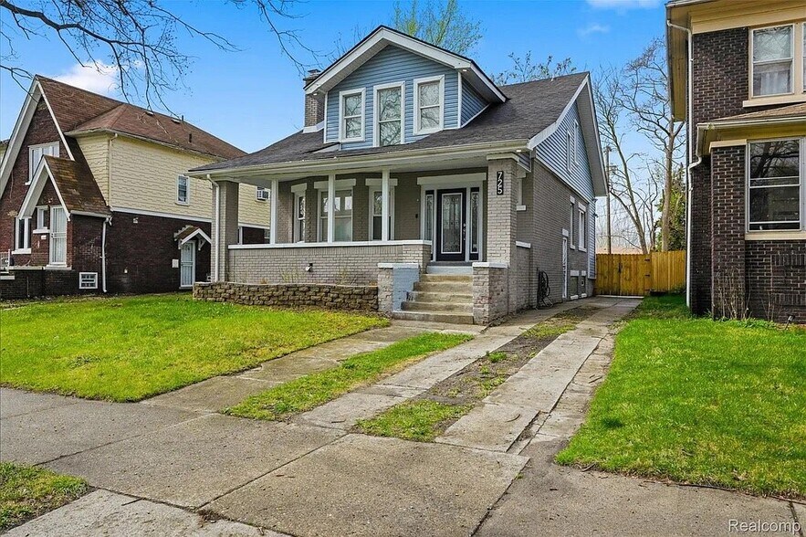 Building Photo - 725 Lakewood St