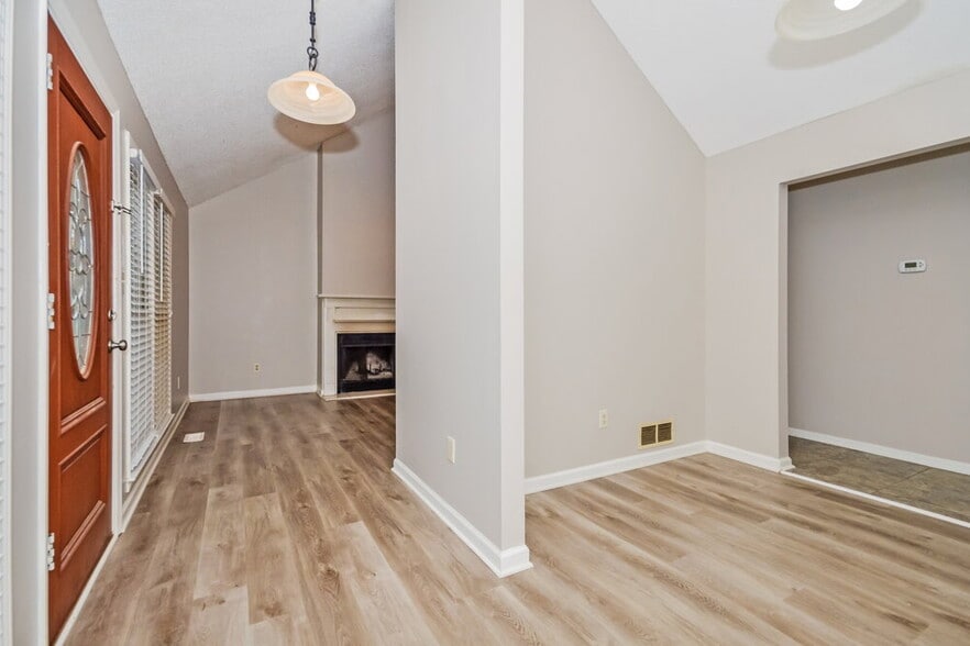 Building Photo - 10 Peace Tree Ln NE