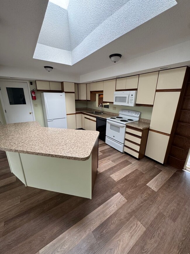 Building Photo - Upgraded 3 Bedroom Home with Garage and Basement