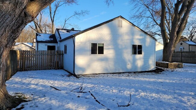 Building Photo - 19371 Shadyside St