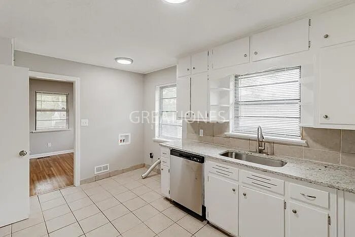 Building Photo - 855 78th St S