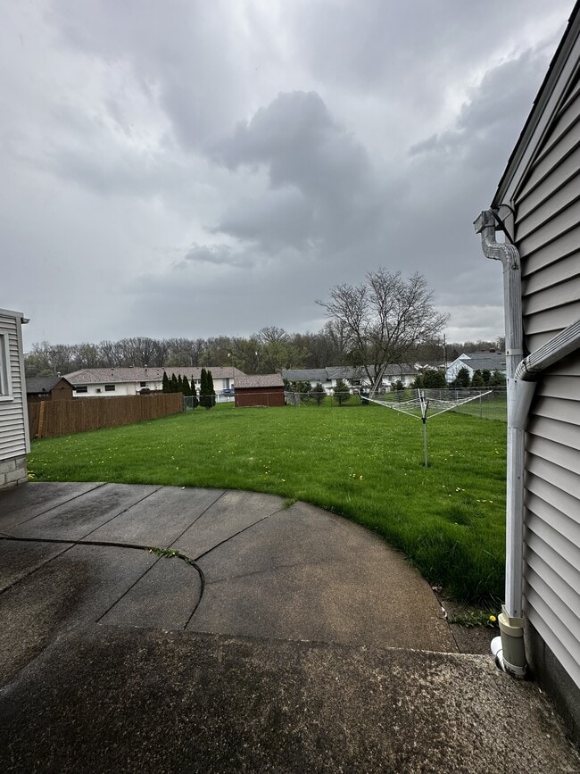 Building Photo - 5066 Gladwae Dr